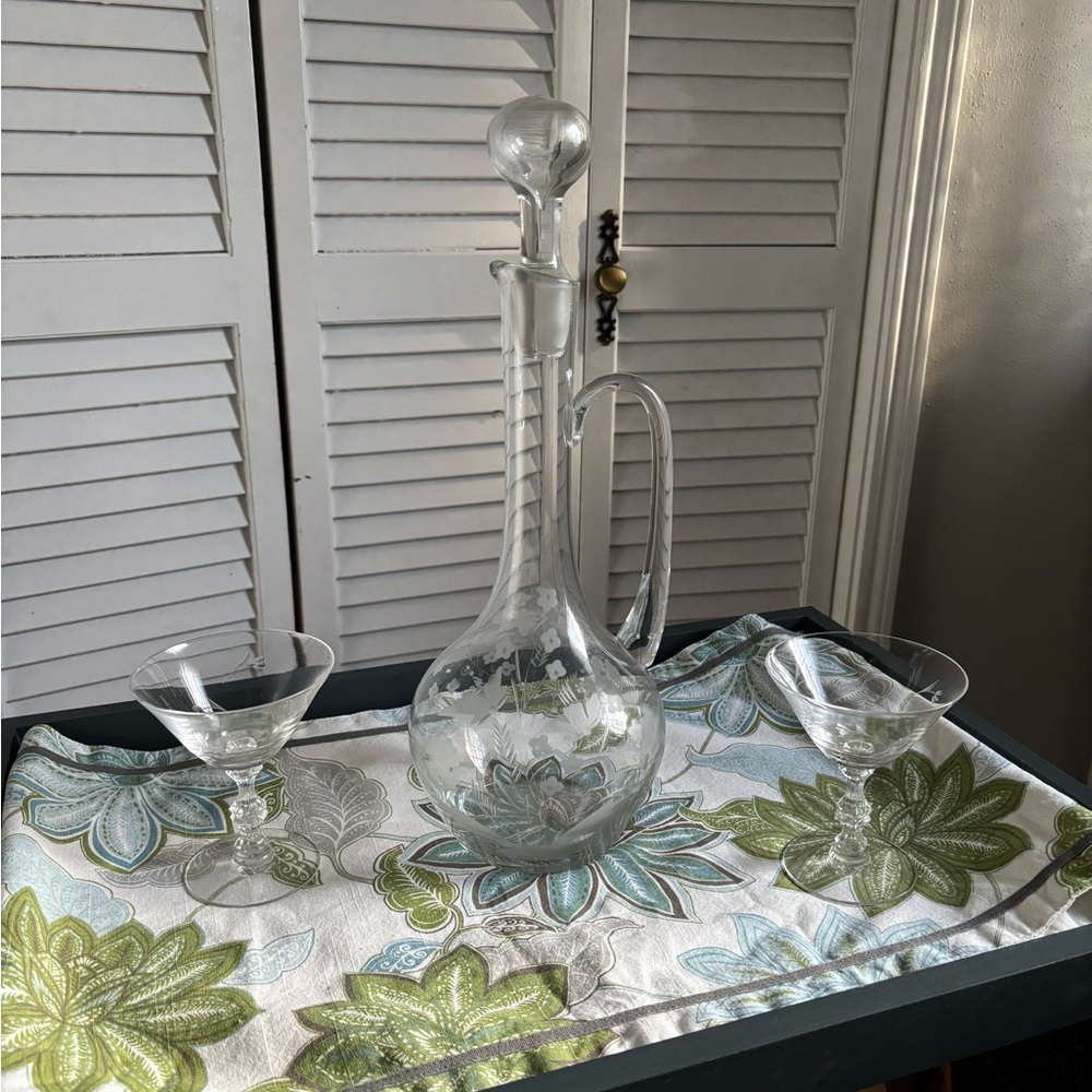 Elegant Glass Decanter Set with 15 Glasses